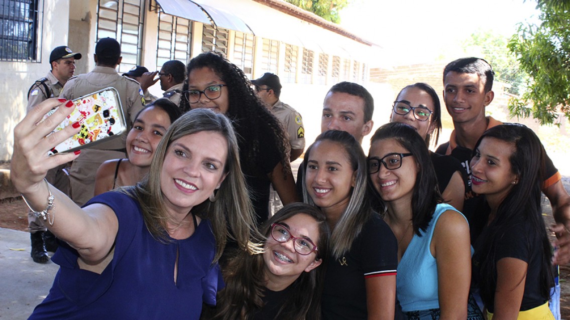 Caravana da Juventude recebe Claudia Lelis em Santa Tereza