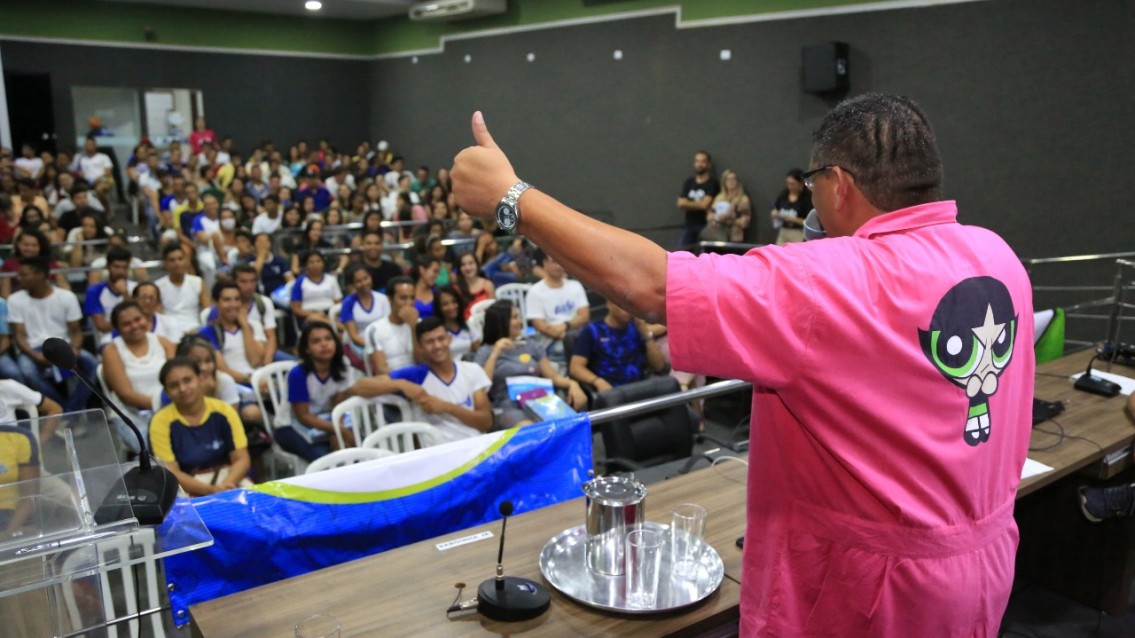 Estudantes de Guaraí participam de projeto preparatório para o Enem