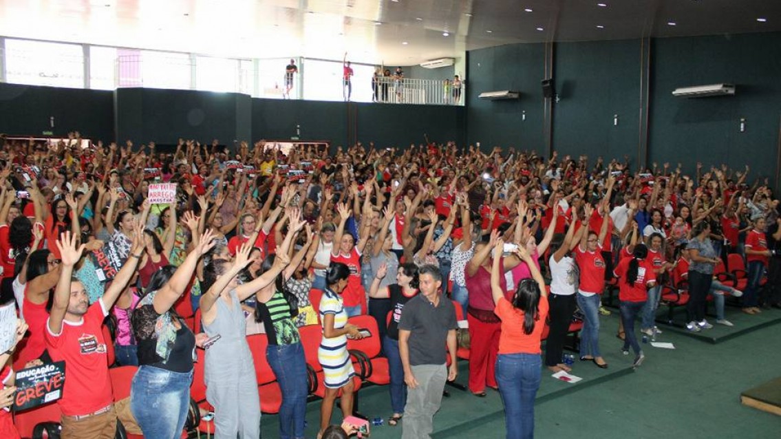 Educação mantém greve em nova assembléia em Palmas