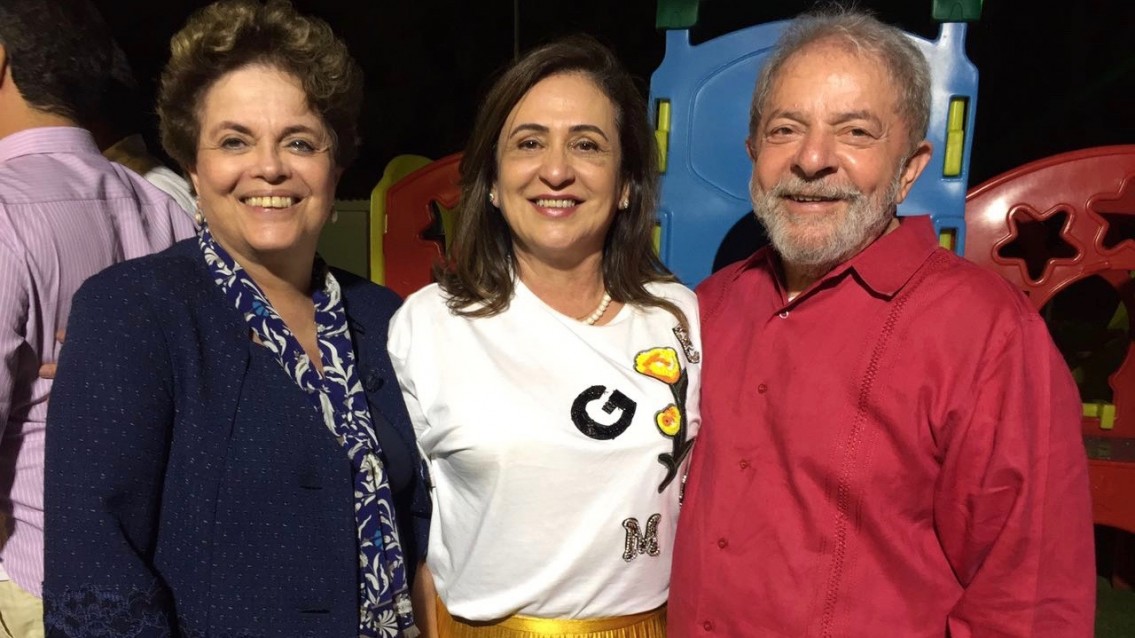 Katia Abreu recebe bênção do ex-presidente Lula