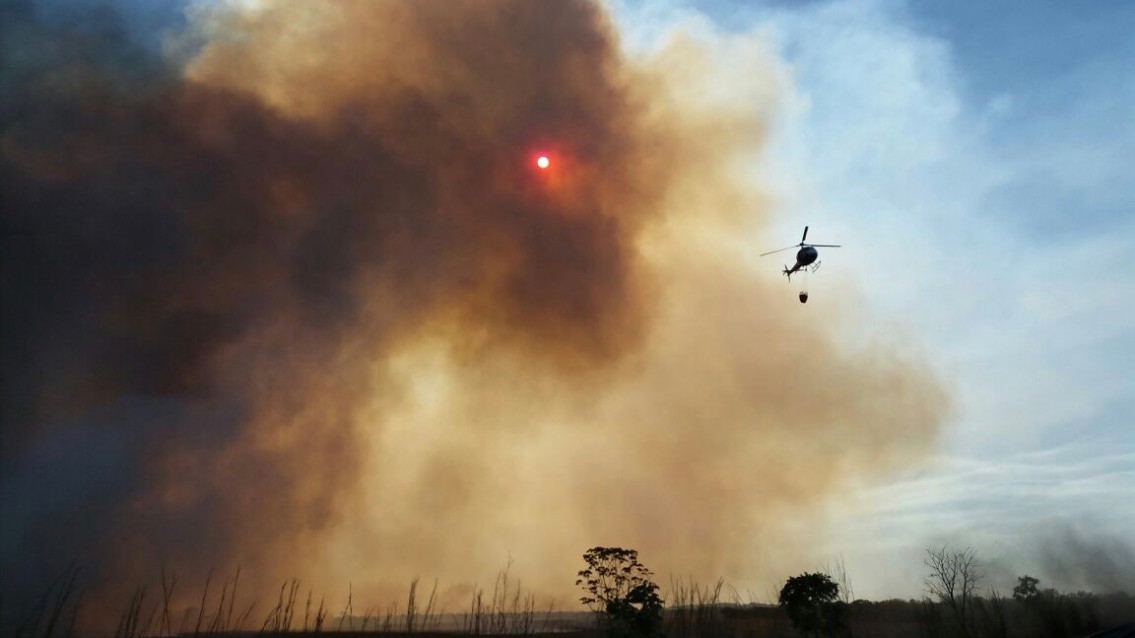 Helicóptero realiza combate a incêndios no cerrado do TO